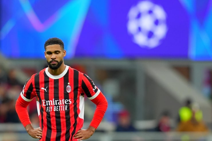 Loftus-Cheek con la maglia del Milan - Foto Lapresse - Ilpallonegonfiato.it