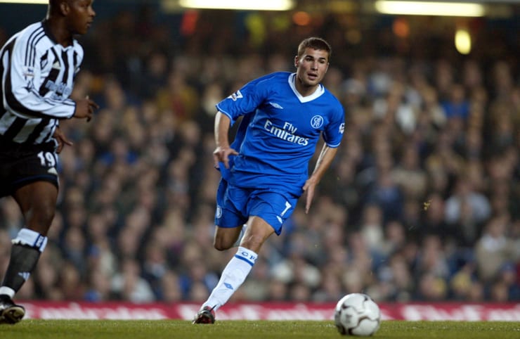 Adrian Mutu in campo con la maglia del Chelsea - Foto Lapresse - Ilpallonegonfiato