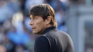 Antonio Conte in panchina - Foto Lapresse - Ilpallonegonfiato