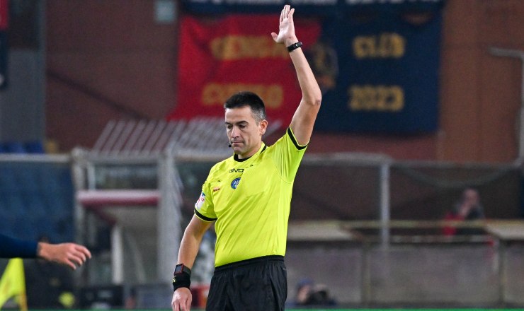 Genoa-Como, l'assistente dell'arbitro vittima di uno spiacevole episodio.