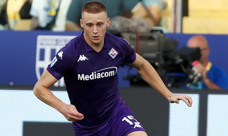 Milan, fari puntati sul giovane Comuzzo della Fiorentina.