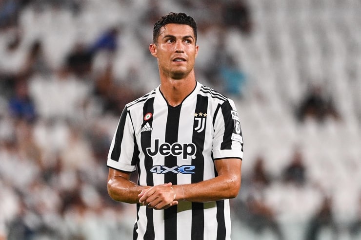 Cristiano Ronaldo in campo con la maglia della Juventus - Foto Lapresse - Ilpallonegonfiato