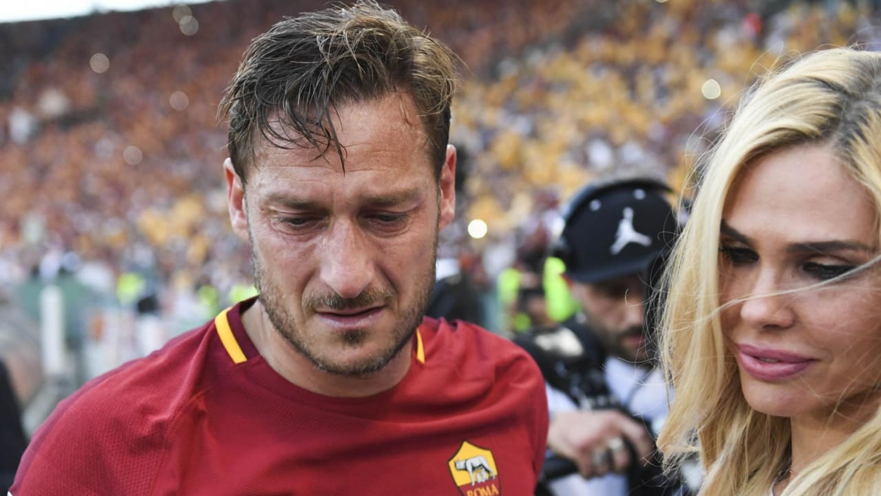 Francesco Totti e Ilary Blasi all'Olimpico - Foto Lapresse - Ilpallonegonfiato