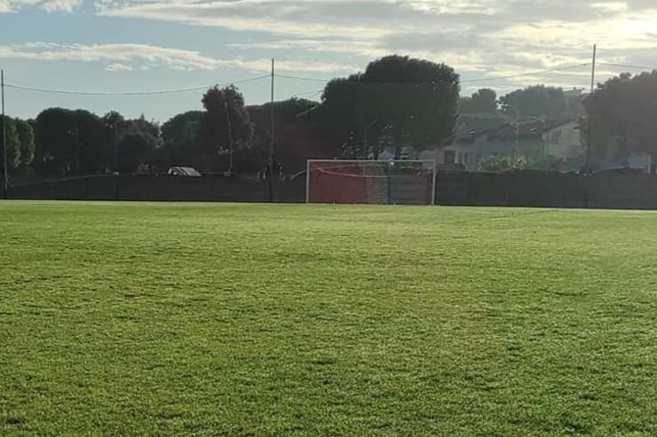 Il campo sportivo dell'Atletico Conero - Foto Facebook - Ilpallonegonfiato