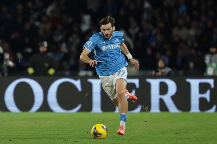 Kvaratskhelia in campo con la maglia del Napoli - Foto Lapresse - Ilpallonegonfiato