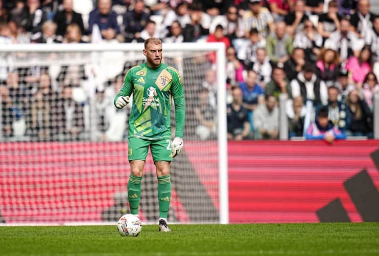 Michele Di Gregorio in campo con la maglia della Juventus - Foto Lapresse - Ilpallonegonfiato