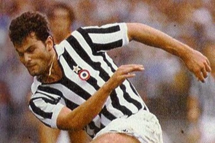 Roberto Tavola in campo con la maglia della Juventus - Foto Wikipedia - Ilpallonegonfiato