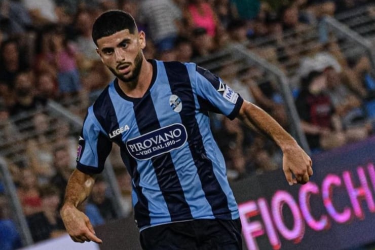 Teoman Gunduz in campo con la maglia del Lecco - Foto Instagram - Ilpallonegonfiato