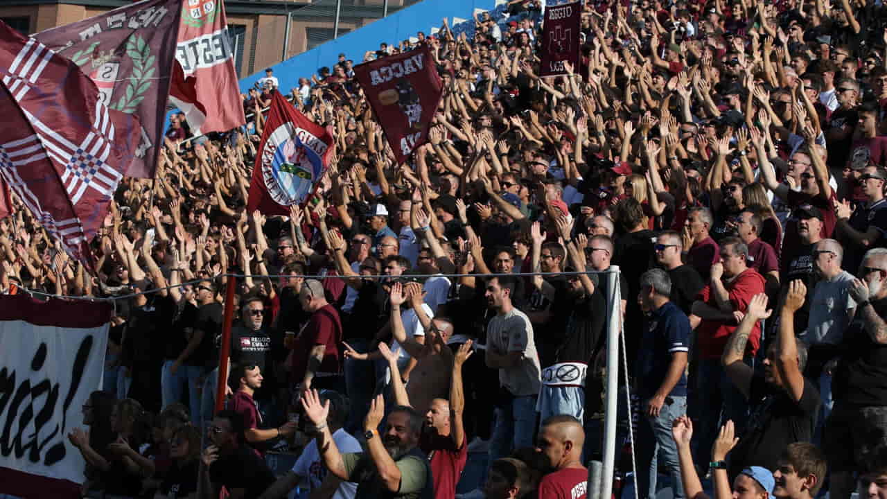 I tifosi in curva - Foto Lapresse - Ilpallonegonfiato