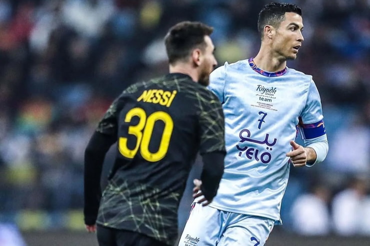 Lionel Messi e Cristiano Ronaldo in campo - Foto Instagram - Ilpallonegonfiato