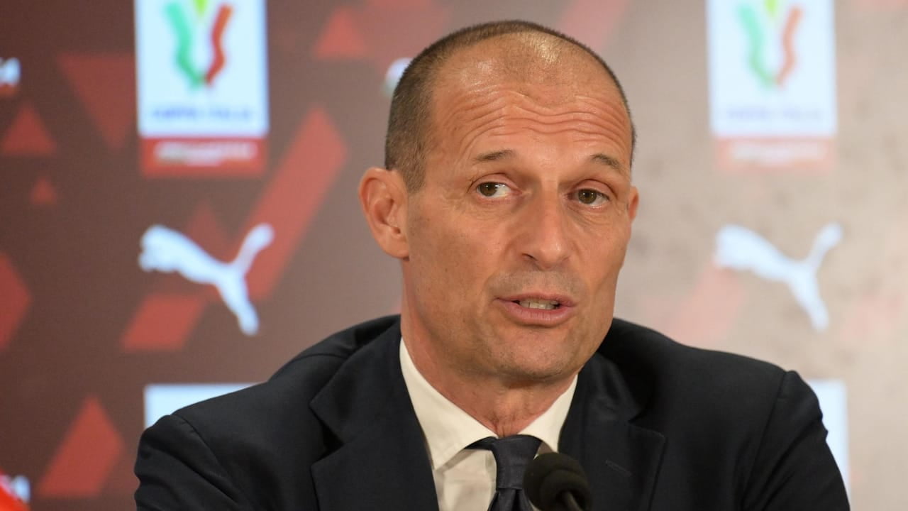 Max Allegri in conferenza - Foto Lapresse - Ilpallonegonfiato