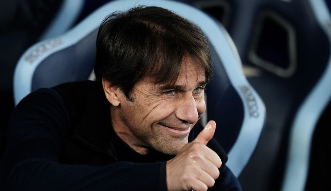 Conte, regalo inaspettato per la difesa da parte di De Laurentiis.