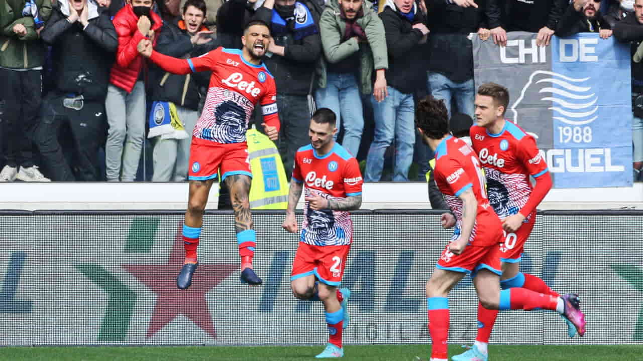 Il Napoli festeggia una rete in campionato - Foto Lapresse - Ilpallonegonfiato