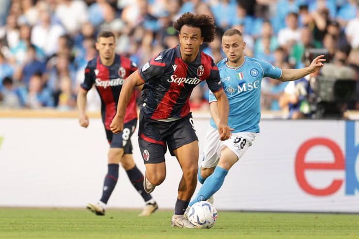 Joshua Zirkzee in campo con la maglia del Bologna - Foto Lapresse - Ilpallonegonfiato