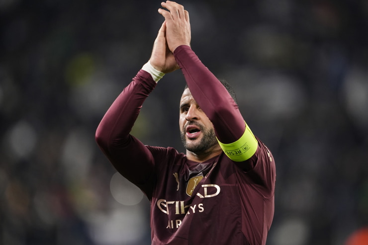 Kyle Walker in campo con la maglia del Manchester City - Foto Lapresse - Ilpallonegonfiato