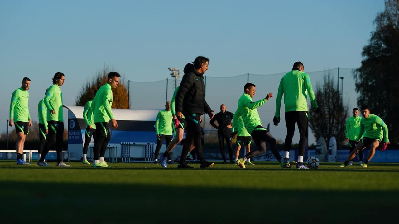 L'Inter durante un allenamento - Foto Lapresse - Ilpallonegonfiato