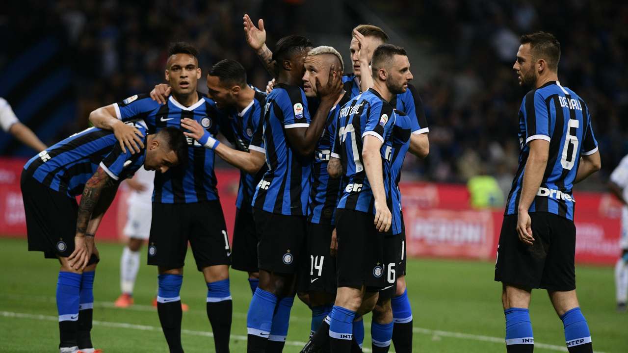 L'ex giocatore dell'Inter festeggia una rete - Foto Lapresse - Ilpallonegonfiato