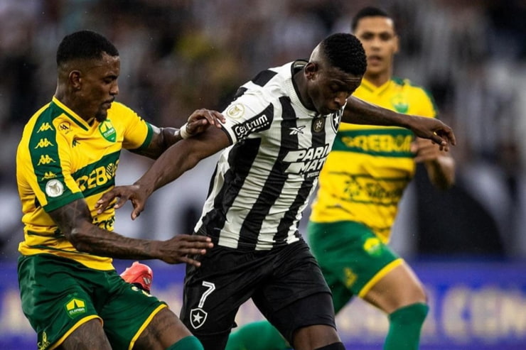 Luiz Henrique in campo con la maglia del Botafogo - Foto dal suo profilo Instagram - Ilpallonegonfiato