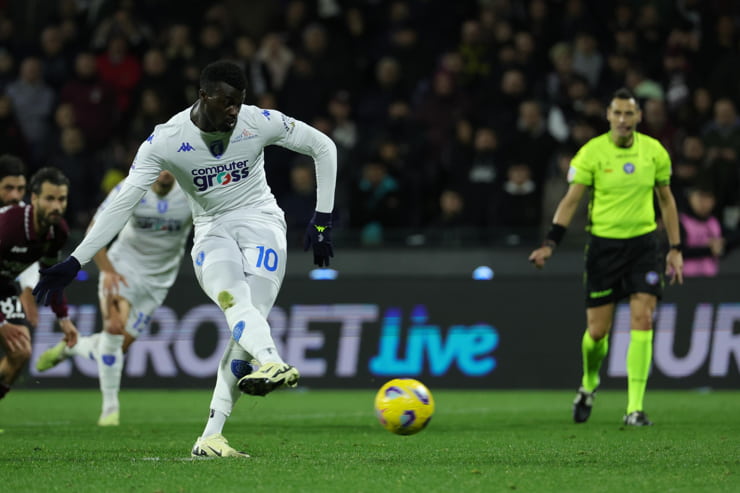 Niang in campo con la maglia dell'Empoli - Foto Lapresse - Ilpallonegonfiato