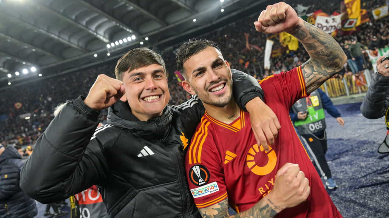 Paulo Dybala e Leandro Paredes - Foto Lapresse - Ilpallonegonfiato