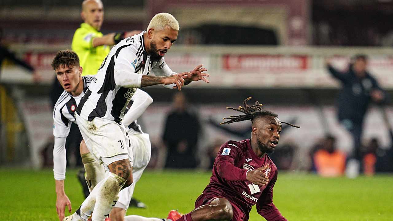 Un'azione dell'ultimo derby di Torino - Foto Lapresse - Ilpallonegonfiato