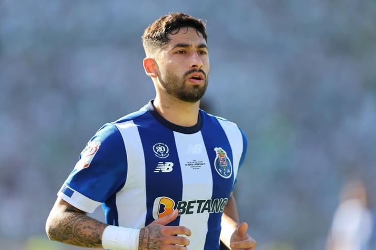 Varela in campo con la maglia del Porto - Foto Instagram - Ilpallonegonfiato