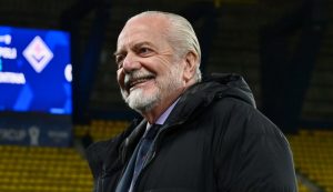 Napoli, De Laurentiis regala a Conte un nuovo attaccante: servirà per la Champions del prossimo anno.