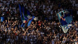 I tifosi dell'Inter a San Siro - Foto Lapresse - Ilpallonegonfiato