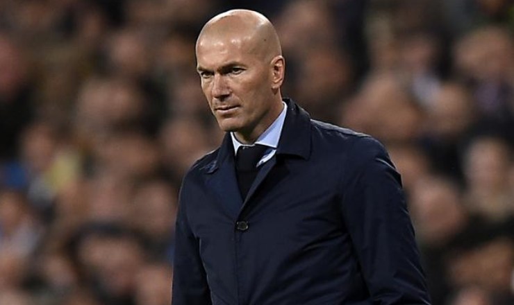 Zidane sulla panchina della Francia: Deschamps ritiene l'ex compagno un valido sostituto.