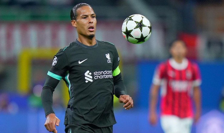 Juve, pazza idea van Dijk: l'olandese lascerà il Liverpool a fine stagione.