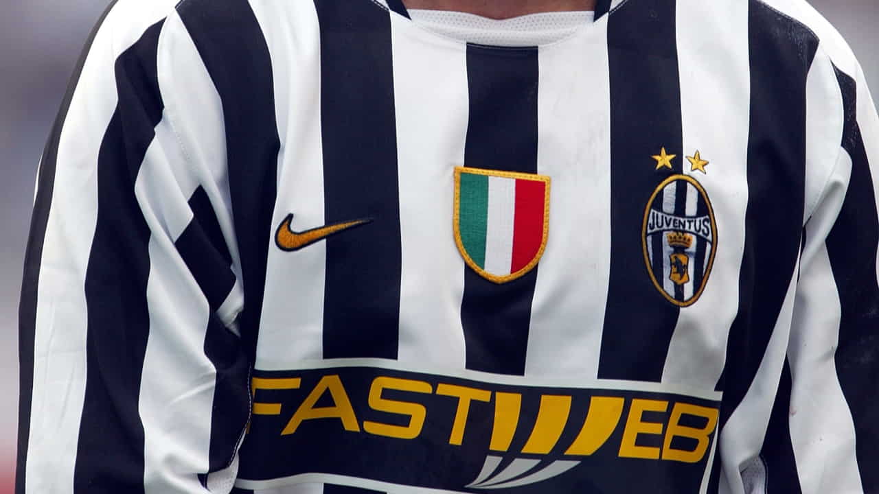 La maglia della Juventus negli anni '90 - Foto Lapresse - Ilpallonegonfiato